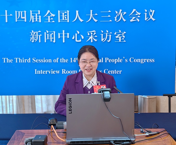 喻连香接受采访.jpg