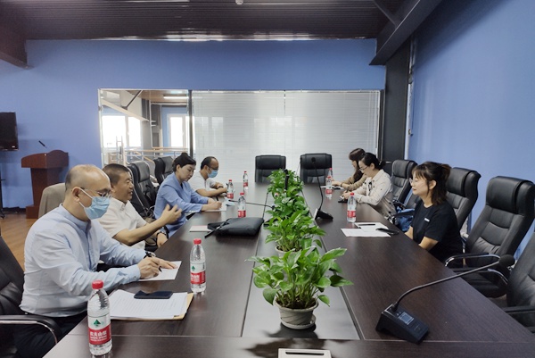 座谈.jpg