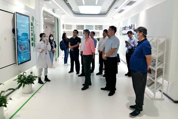 6参观深圳北科集团.jpg