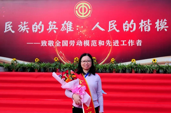 邓西龙荣获2020年全国先进工作者称号_副本1.jpg