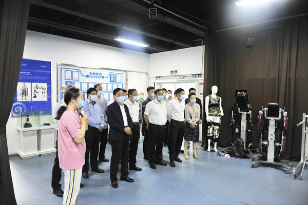 调研机器人研究中心.JPG
