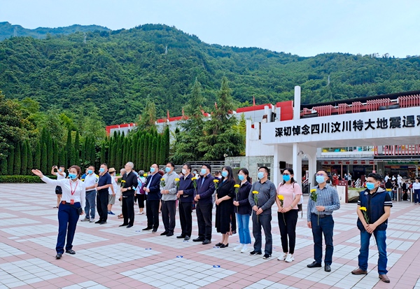 龚建明副主席一行在阿坝州映秀镇参观汶川大地震遗址 (1).jpg