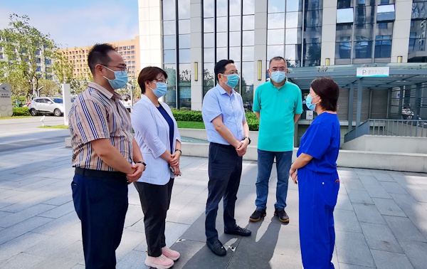 感谢有你 农工党南京市委专职副主委奚建彬带队城建支部慰问一线抗疫党员2.jpg