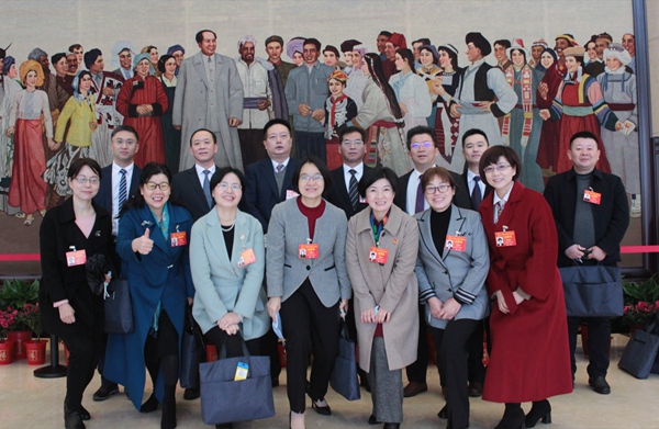 人大代表合影.jpg