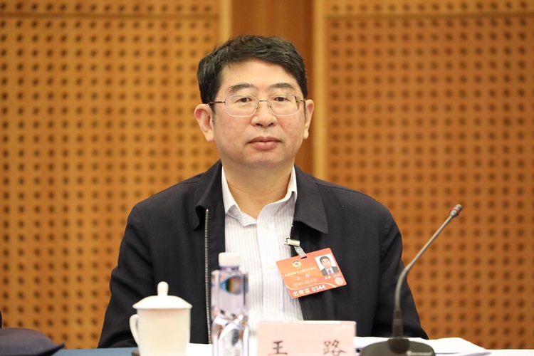 王路委员：关于加强典型生态系统监测和修复促进海洋生态恢复的建议