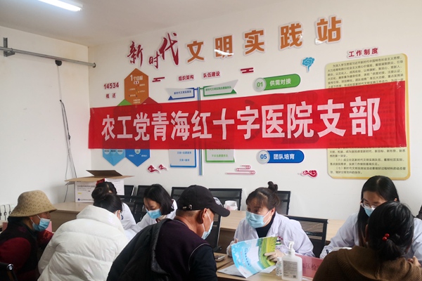 农工党医务专家为群众义诊1.jpg