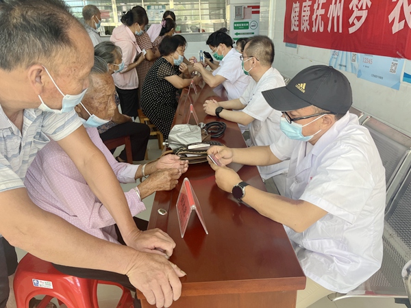 04 省委会开展乡村振兴系列服务活动.jpg