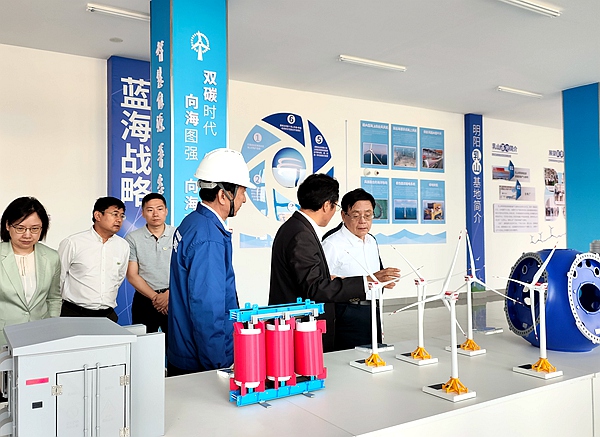 在威海调研海上风电装备产业园.jpg