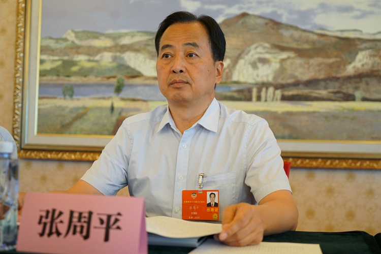 张周平委员在全国两会认真履职彰显作为